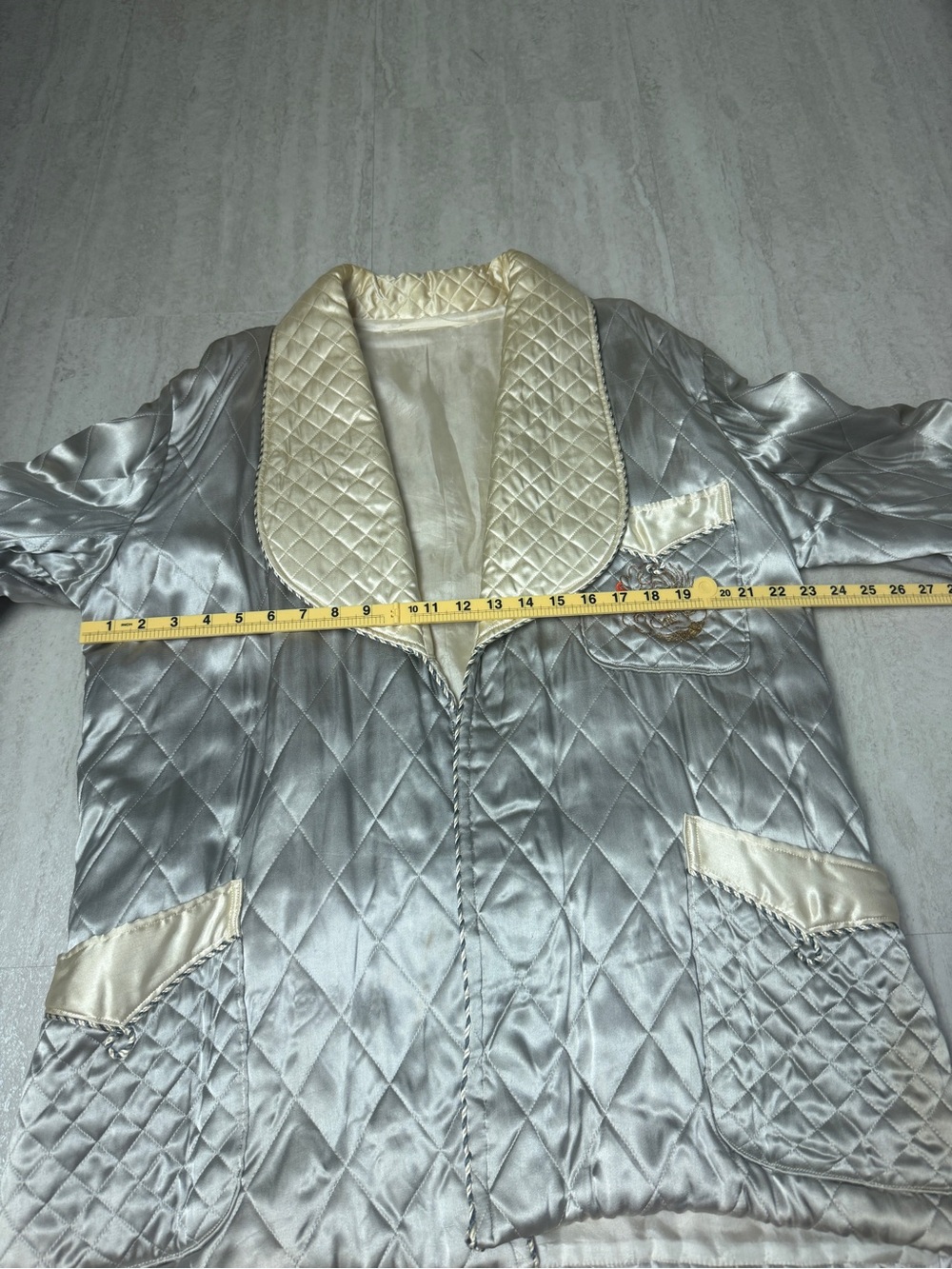 Vintage 1940's Japanese robe smoking jacket Embroidered Dragon Quilted Jacket - Picture 14 of 16